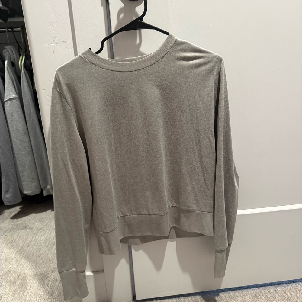 Vuori Relaxed Lightweight Crewneck- Light Gray